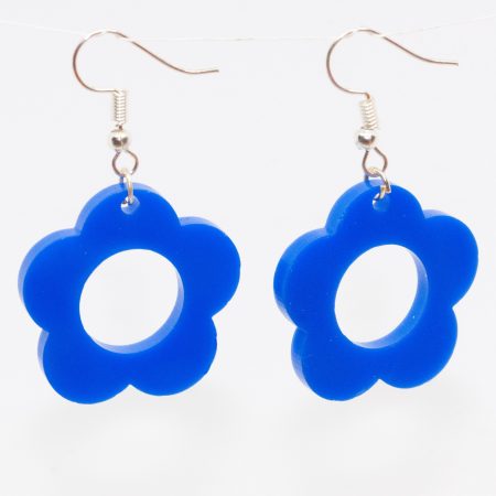 Foto av två blå örhängen